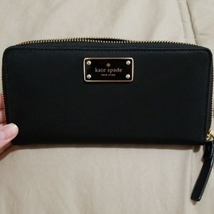 BRAND NEW WITHOUT TAGS KATE SPADE ZIP WALLET